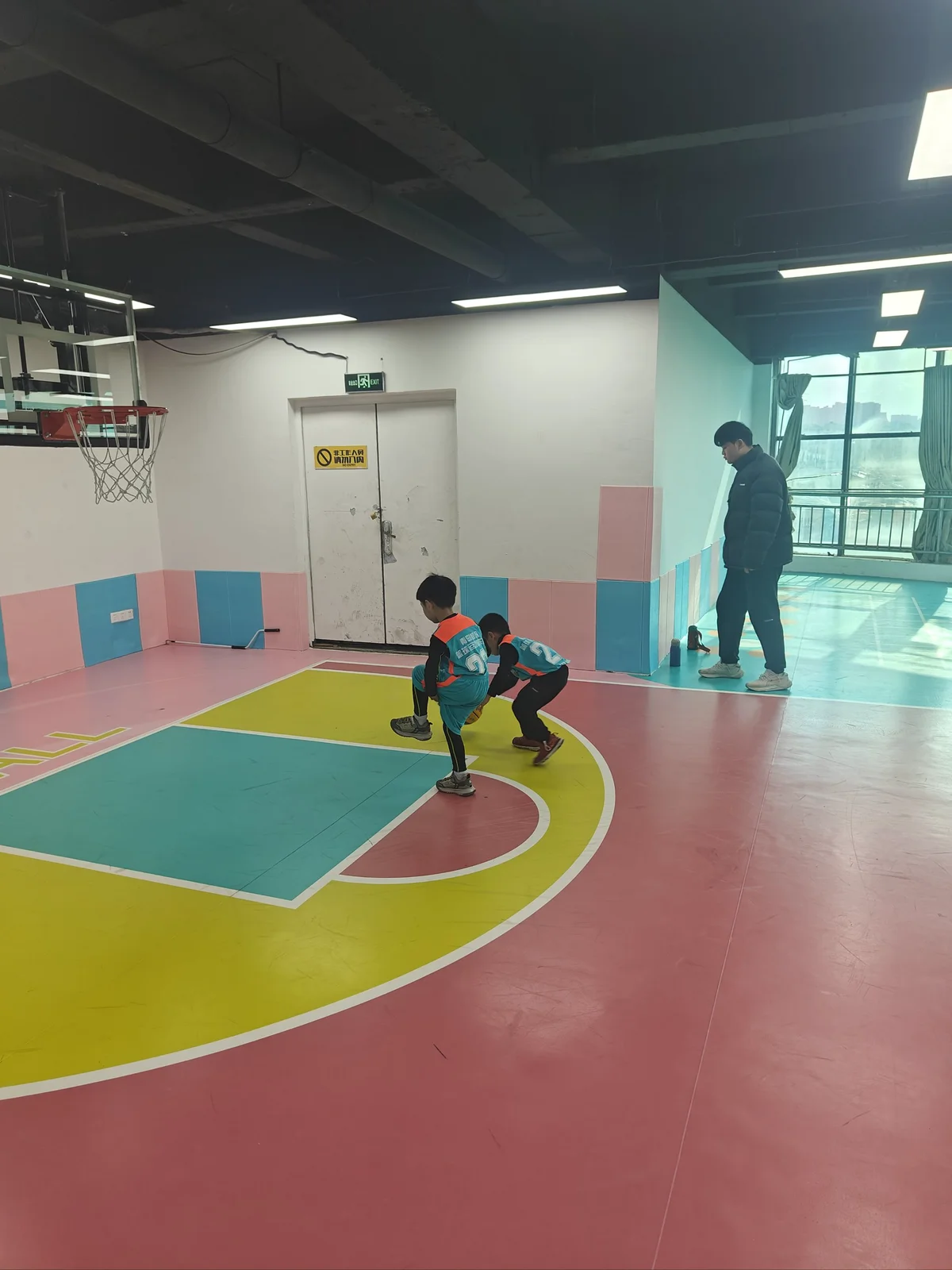 刻苦训练篮球时如何避免受伤的建议_1